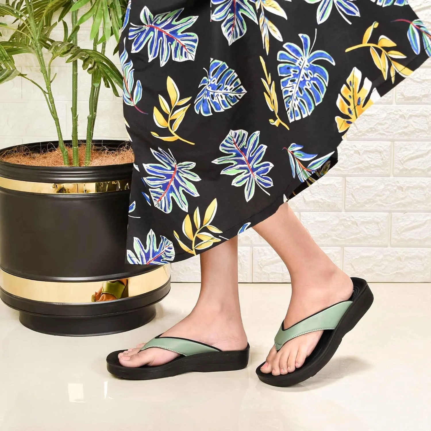 AEROTHOTIC Arch Support Flip Flops for women Stylish Cushioned Padded Straps with Soft Toe Post Slip on Footwear Dressy Travel Recovery Outdoor Comfortable Walking Women Sandals