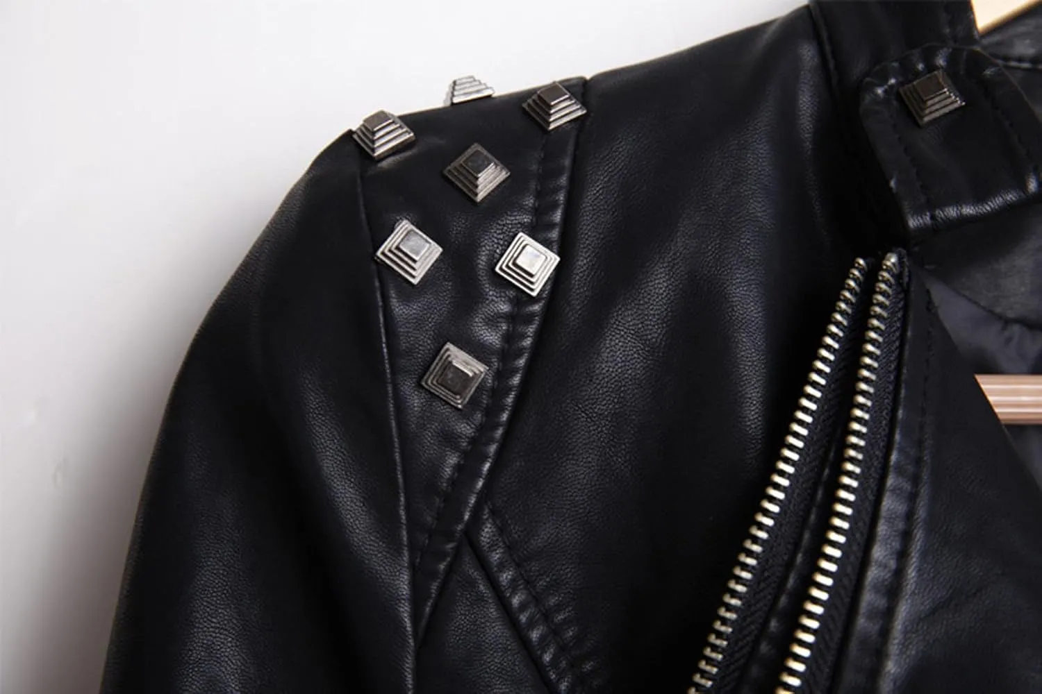 chouyatou Women's Fashion Studded Perfectly Shaping Faux Leather Biker Jacket