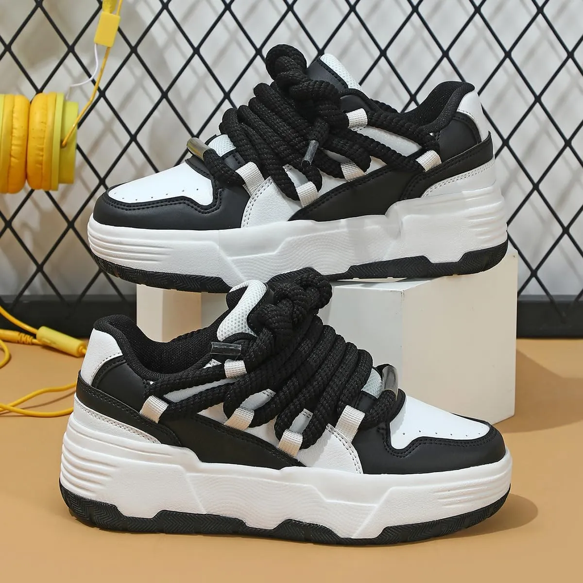 Couples Fashion Low Top Lace-Up Comfortable Stylish Casual Walking Skateboard Shoes, Street Sneakers for Men and Women