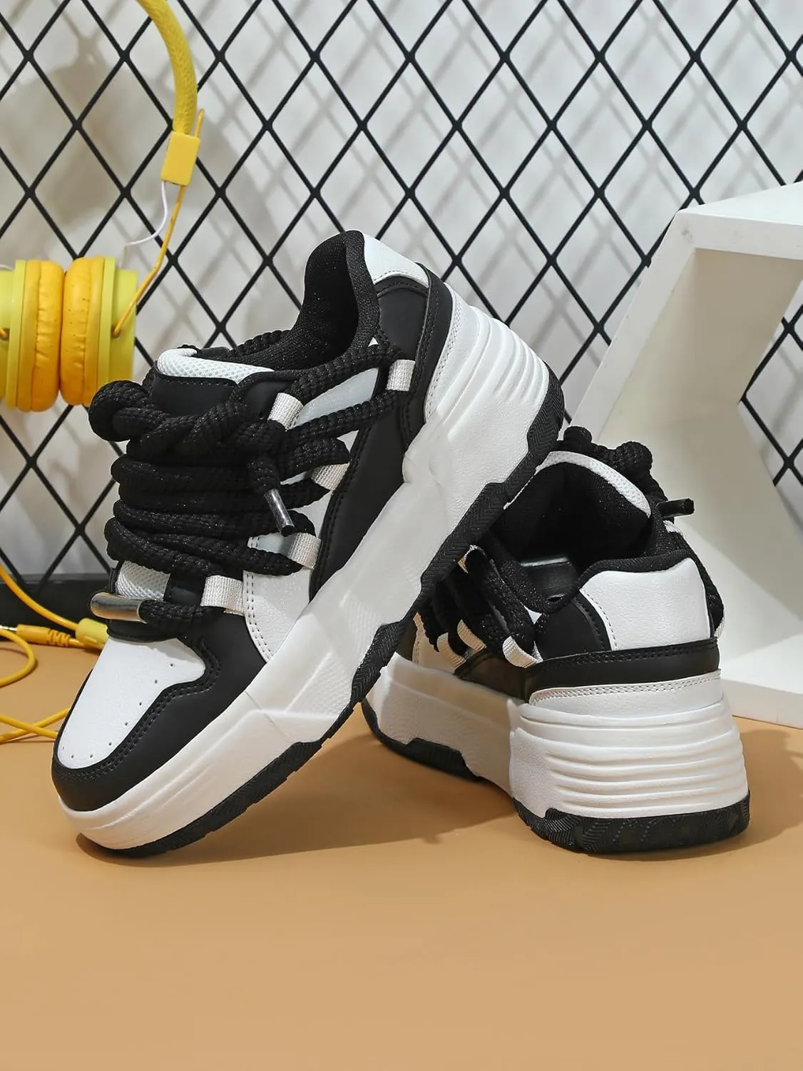 Couples Fashion Low Top Lace-Up Comfortable Stylish Casual Walking Skateboard Shoes, Street Sneakers for Men and Women