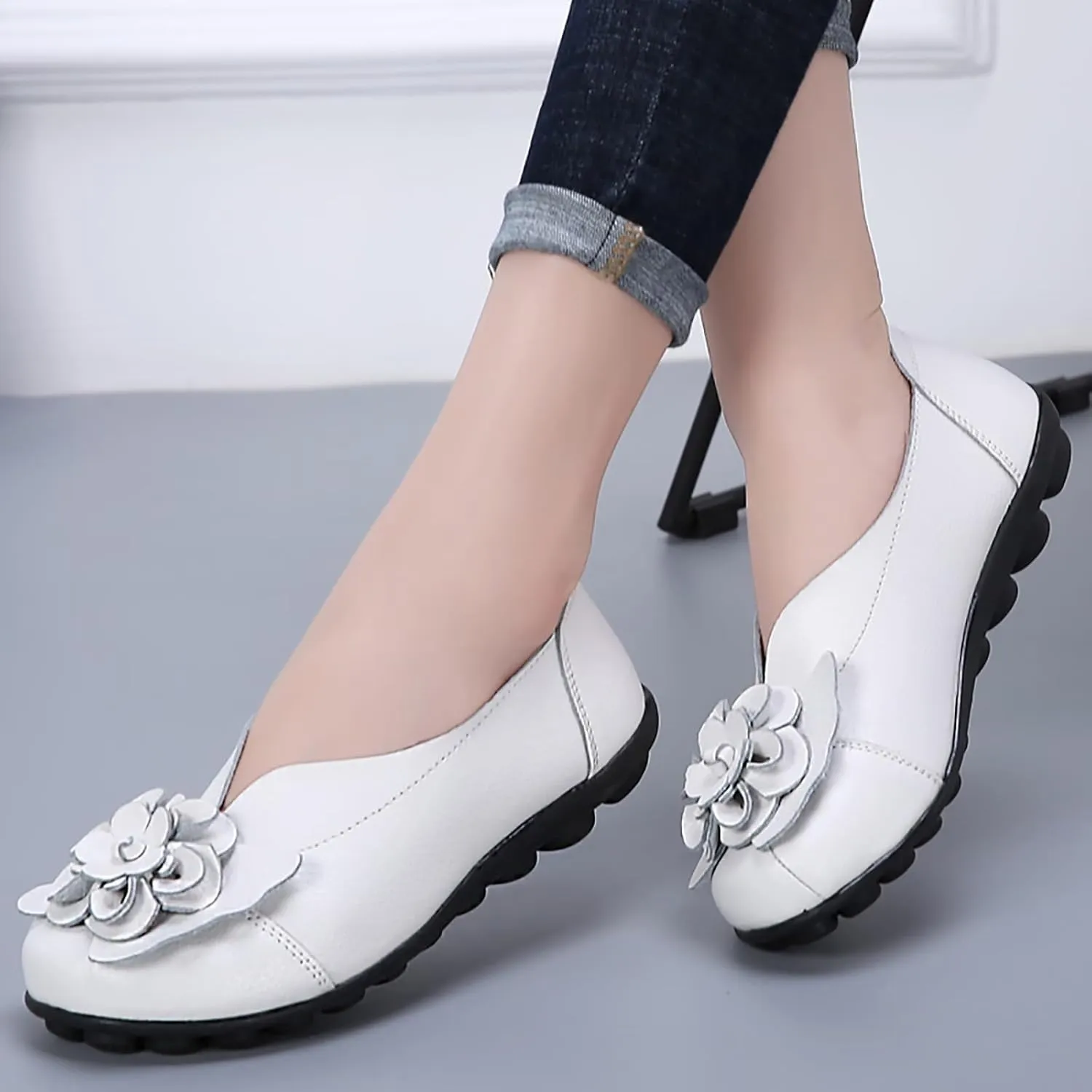 Flat Loafers for Women Comfortable Slip on Round Toe Slingback Soft Soles Moccasins with Flowers Walking Casual Dressy Lightweight Flat Shoes Nurse Driving Work Shoes Breathable Fashion Footwear