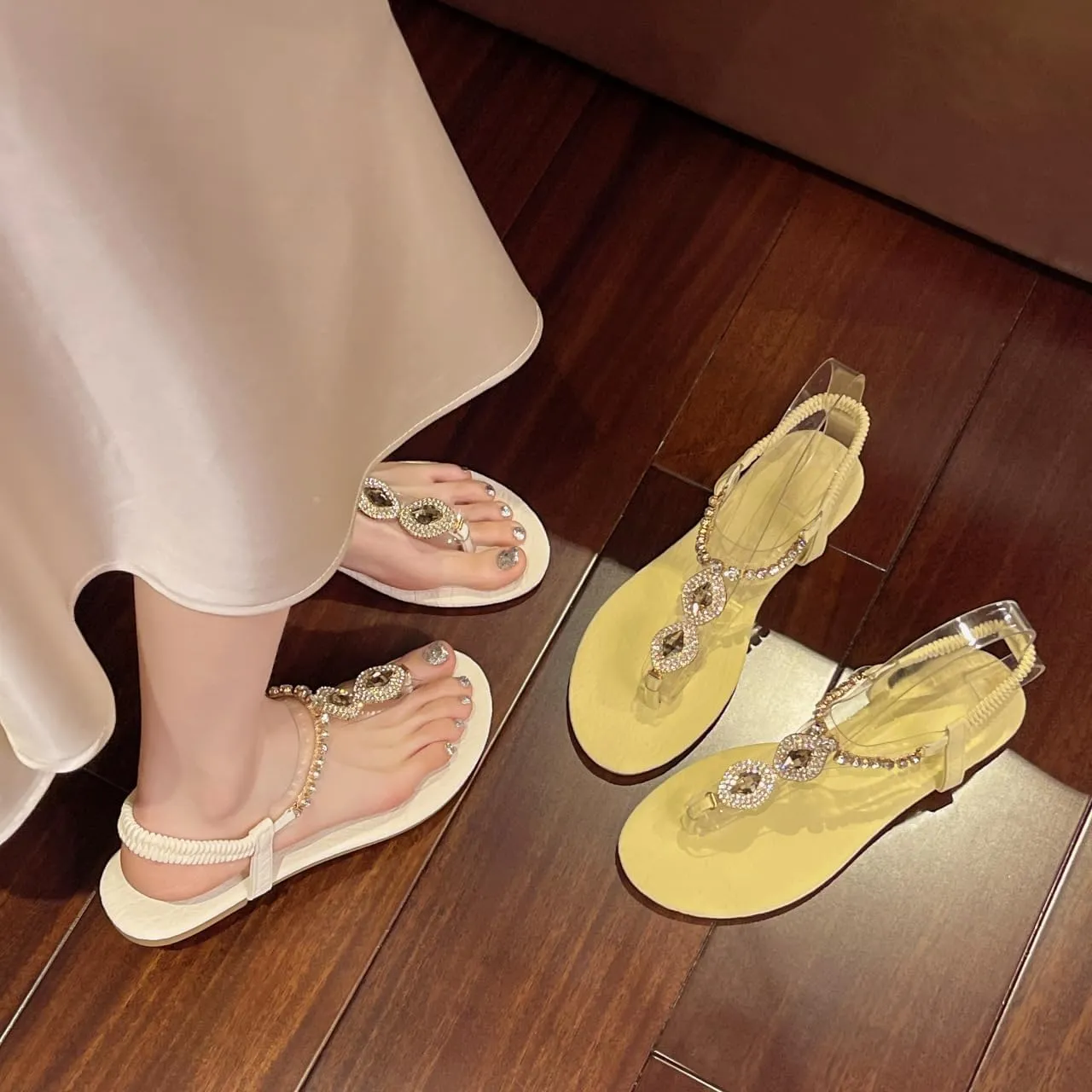 Large size Roman sandals women's 2025 new summer wear flat-bottomed rhinestone herringbone foot beach sandals