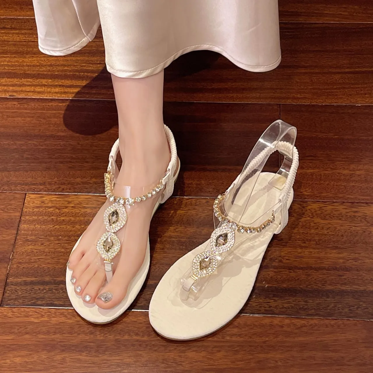 Large size Roman sandals women's 2025 new summer wear flat-bottomed rhinestone herringbone foot beach sandals