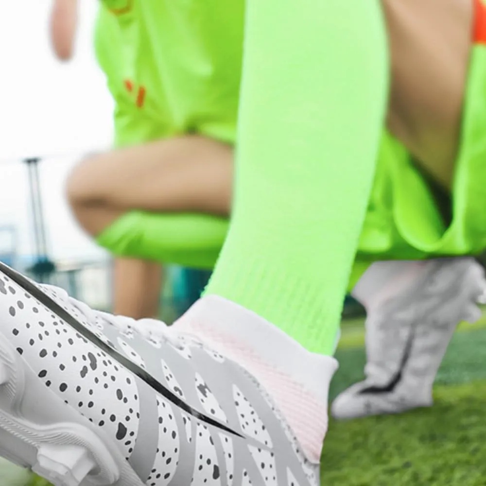 Maylrvjv Men's High-Top Soccer Shoes Big Kids Football Boots Breathable Lightweight Outdoor Indoor Professional Training Sneakers