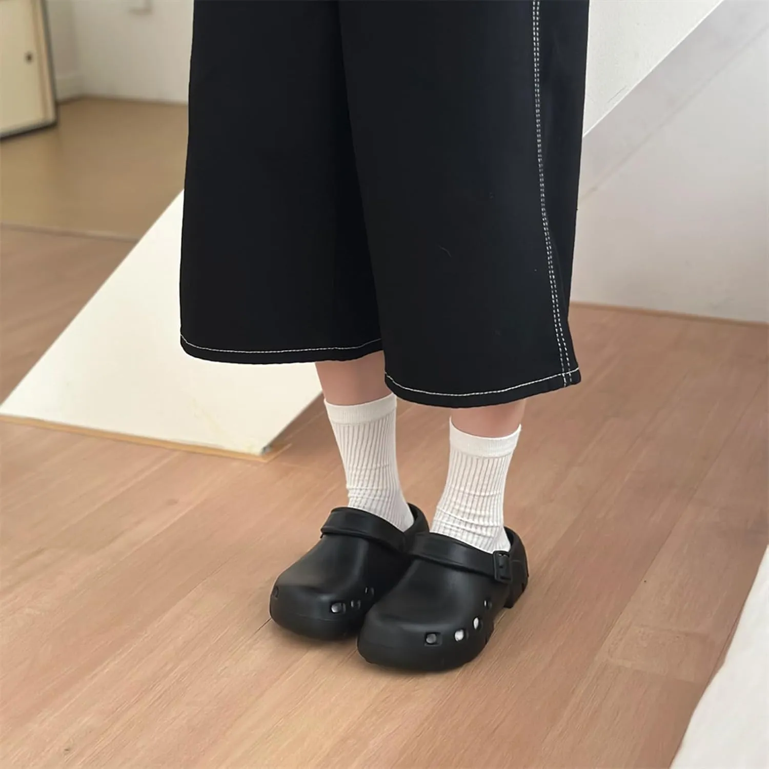 Men's and Women's Unisex-Adult Breathable Work Clogs with Holes Slip Resistant, with Arch Support, Lightweight Beach Slippers for Nurses, Gardeners, Indoor & Outdoor