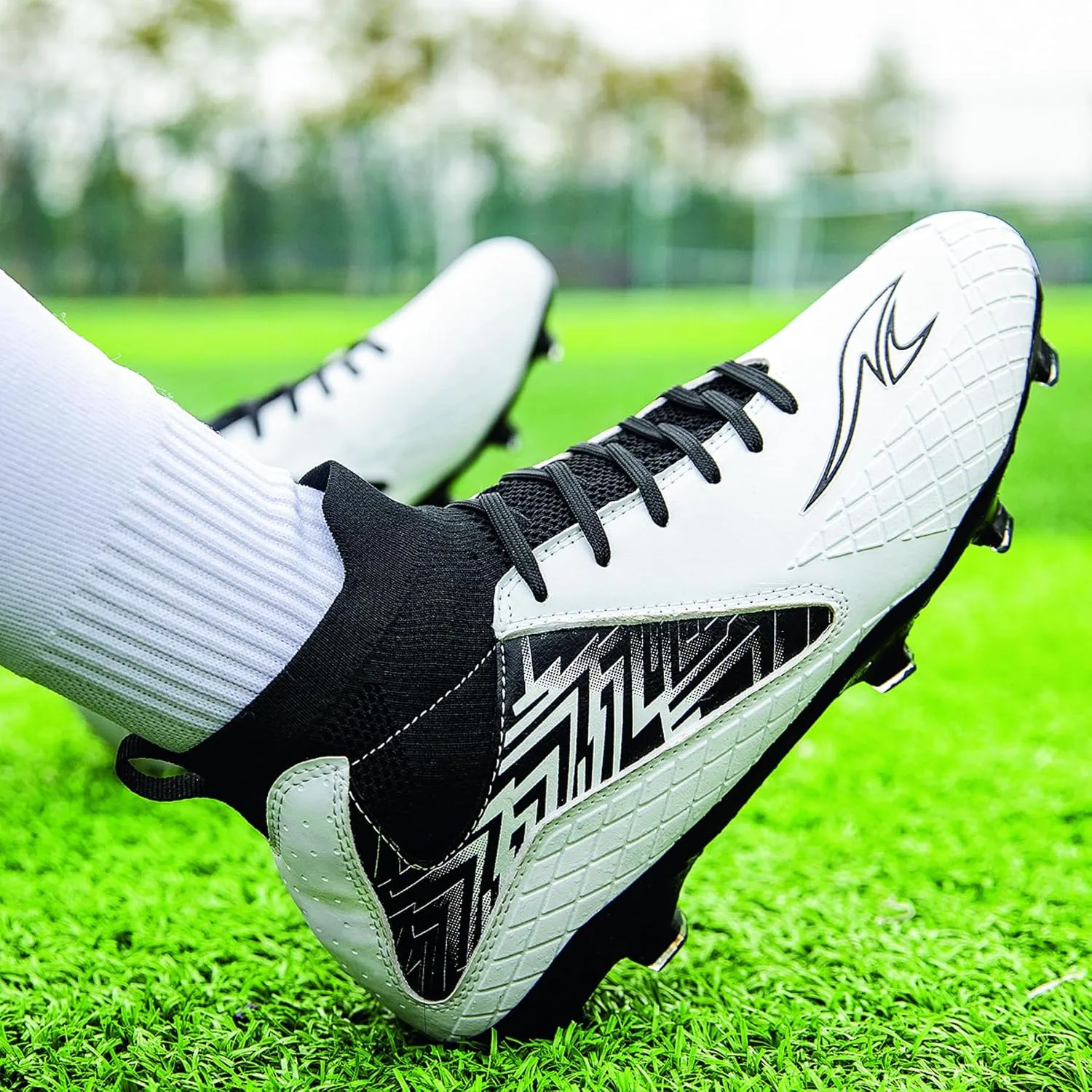 Men's Football Boots with Long Spikes are Breathable, Non Slip, and Lightweight, Suitable for Professional Match Training