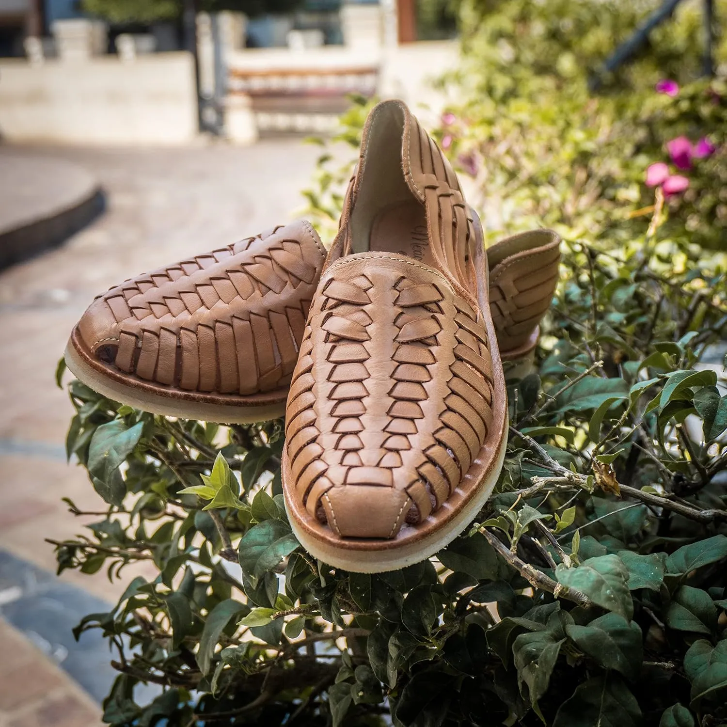 Mexico en la Piel Women's Handmade Leather Huarache Sandals – Genuine Beige Leather, Closed Toe, Casual Slip-On Flats with Interwoven Straps, 2cm Crepe Sole – Water-Resistant and Comfortable