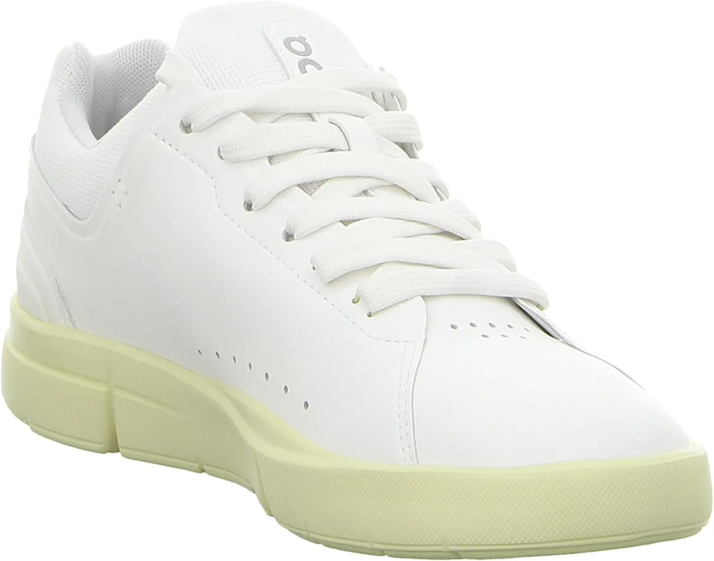 On Women's The Roger Advantage Sneakers