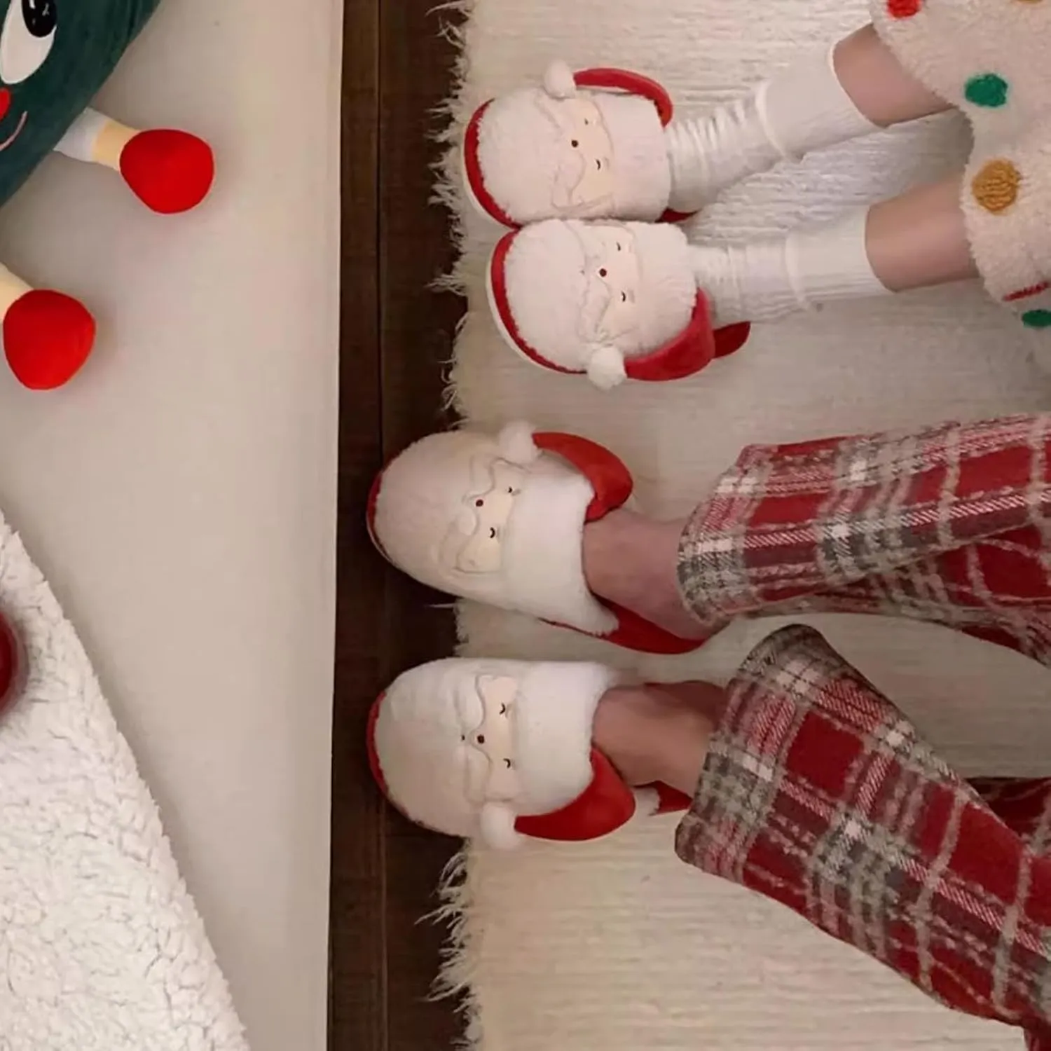 Womens Christmas Slippers Warm Suede House Slippers Cozy Fuzzy Bedroom Home Shoes Indoor and Outdoor Warm Slippers