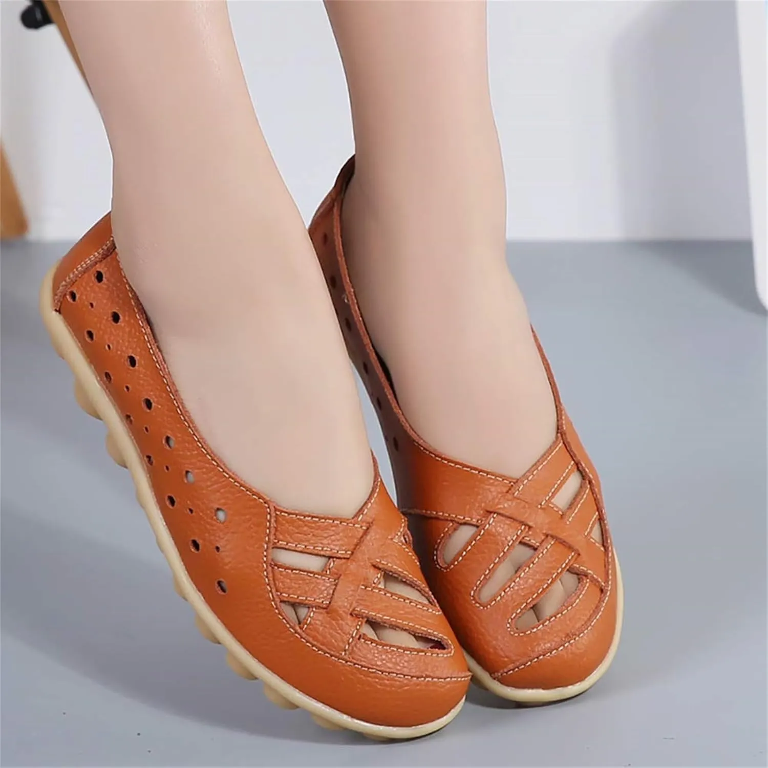 Women's Comfortable Leather Loafers Slip On Walking Flats Casual Round Toe Moccasins Wild Nurse Orthopedic in Hollow Sandals Summer Slip-On 2025 Driving Breathable Fashion Soft Shoes